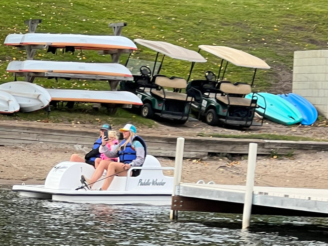 Madden's on Gull Lake主图