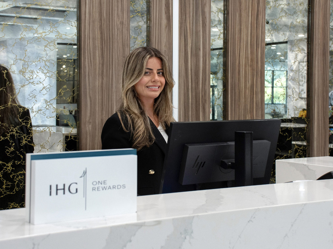 奥本山皇冠假日酒店