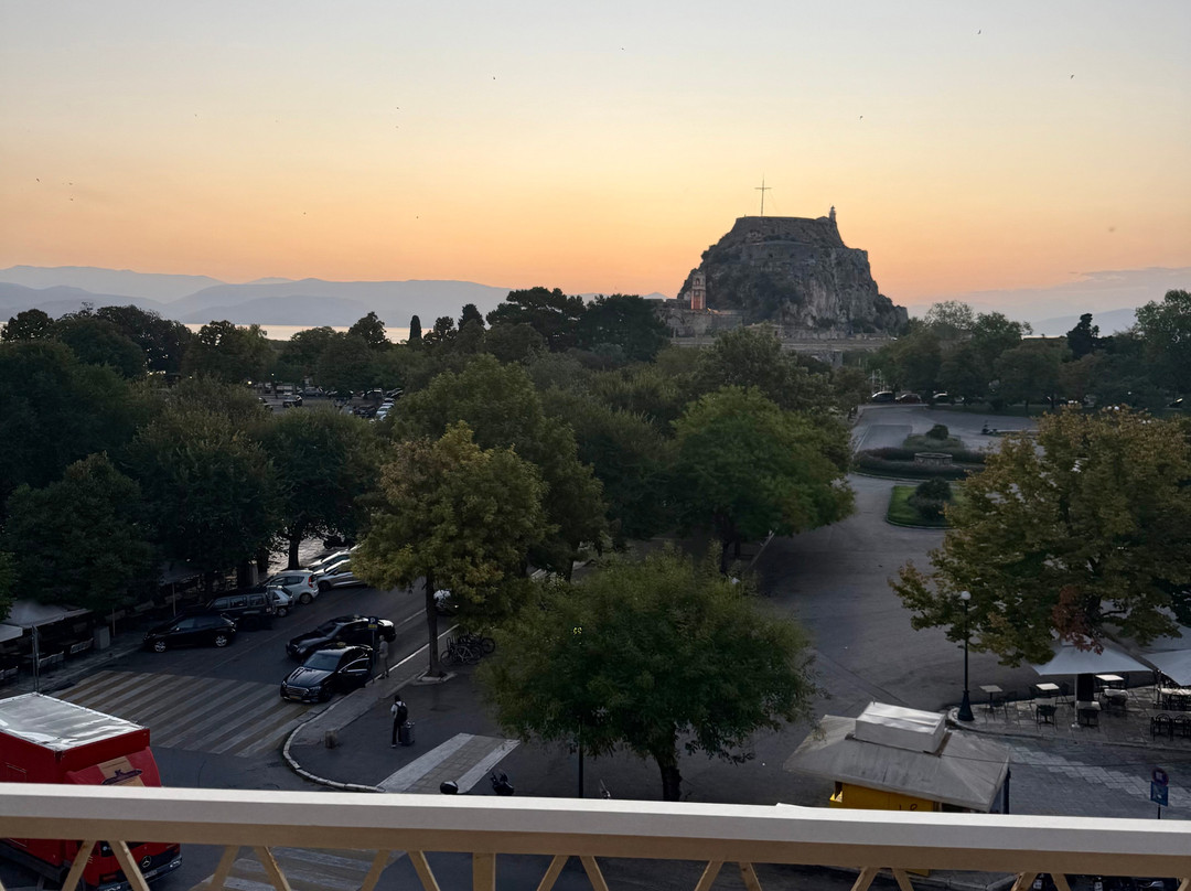 阿卡迪亚酒店主图