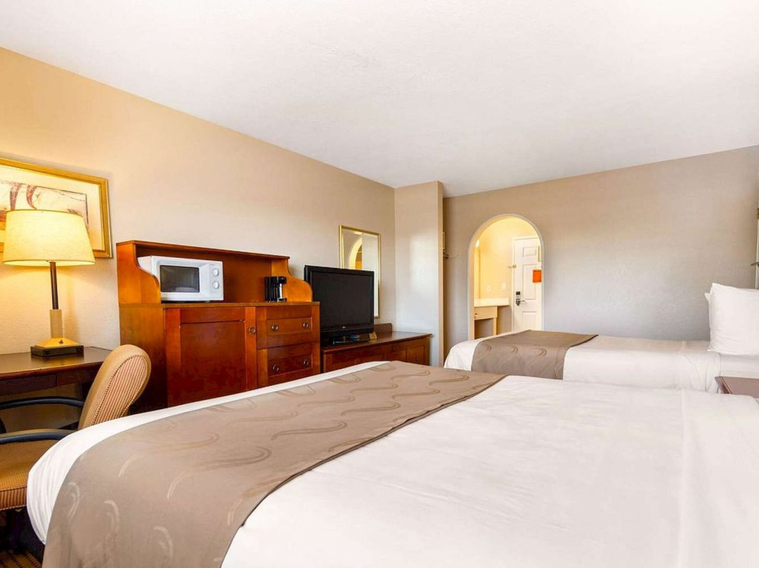 Auburn House Hotel主图