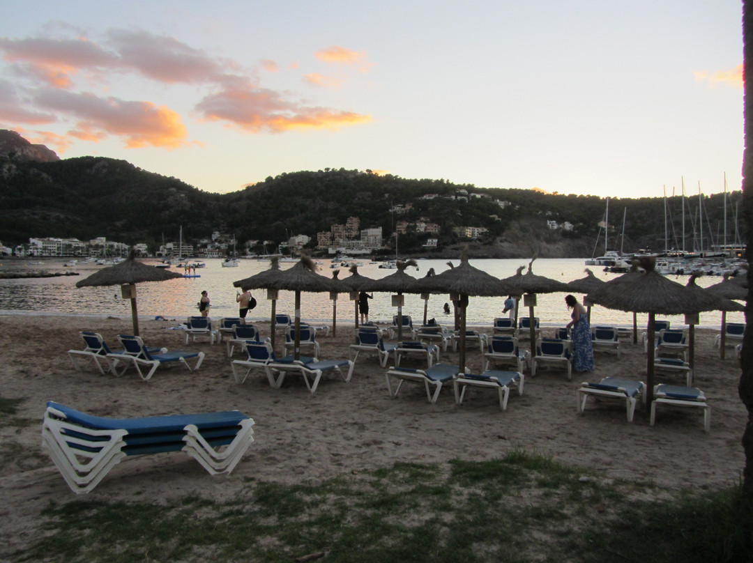 Platja dels Través-索列尔港必去景点