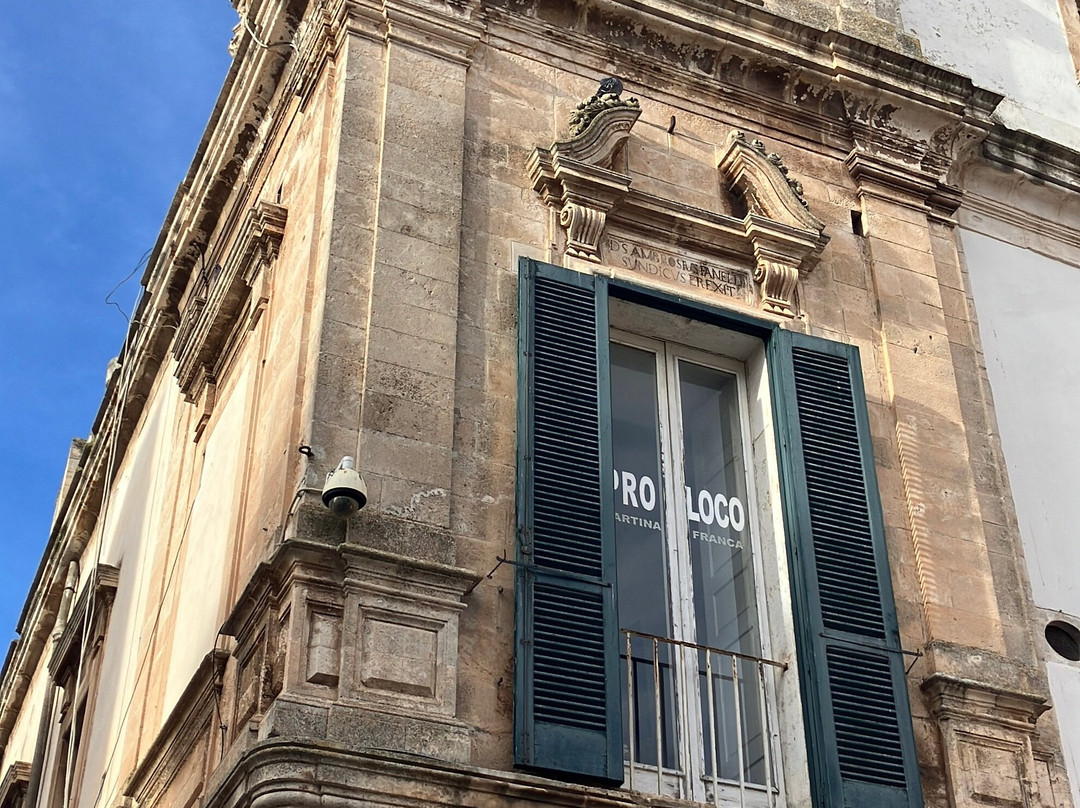 Palazzo dell'Universita e Torre dell'orologio-马丁纳弗兰卡必去景点