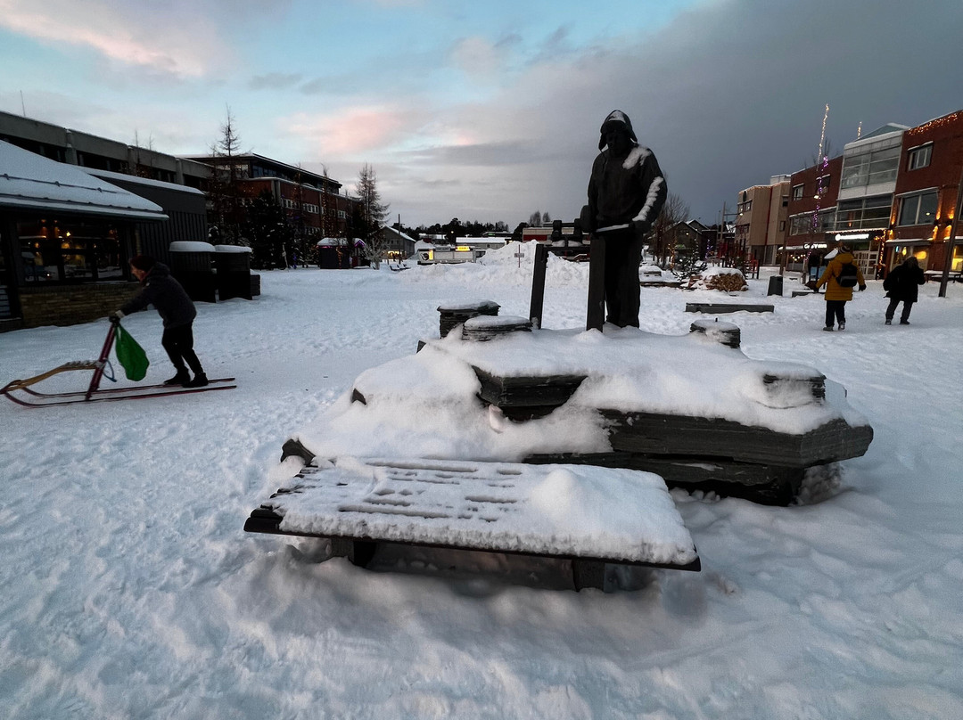 Slate Worker Statue-阿尔塔必去景点