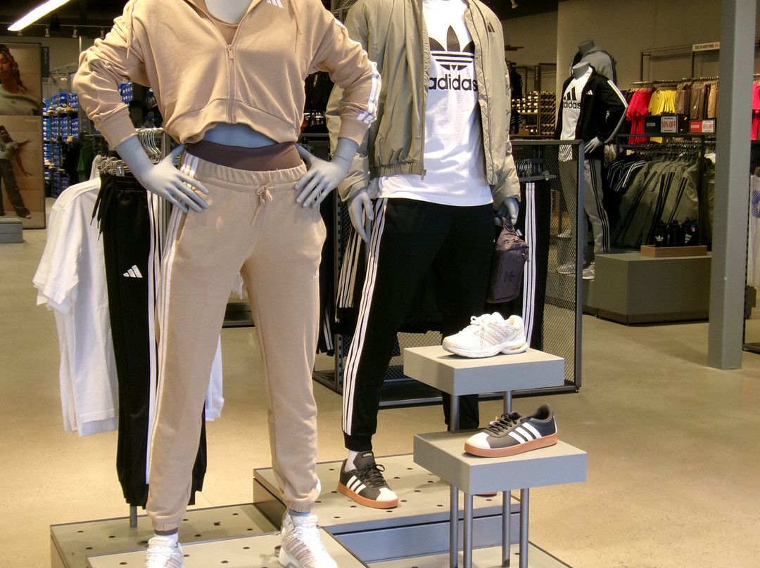 Adidas Outlet Store-Kittery必去景点