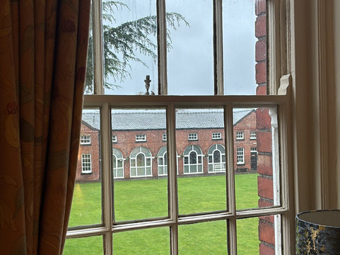 经典英国韦恩安居酒店主图