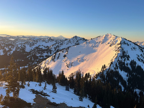 水晶山酒店主图