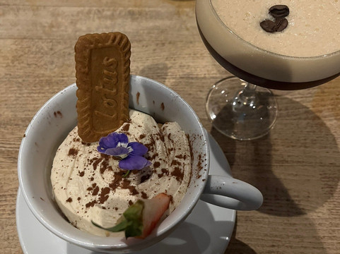 The Curious Fox主图