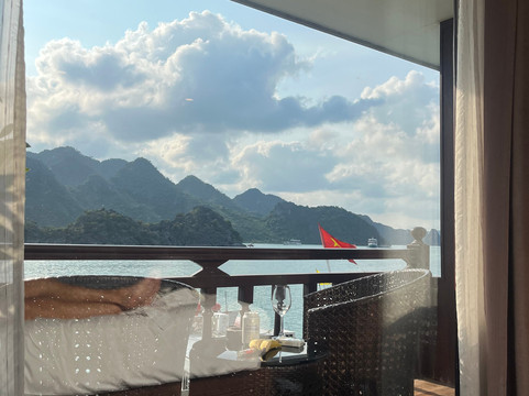 Erina Cruise-下龙湾必去景点