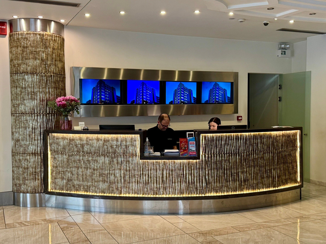 雅典大道酒店主图