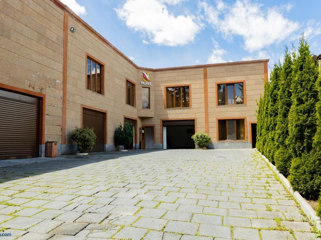 Nairi Hotel