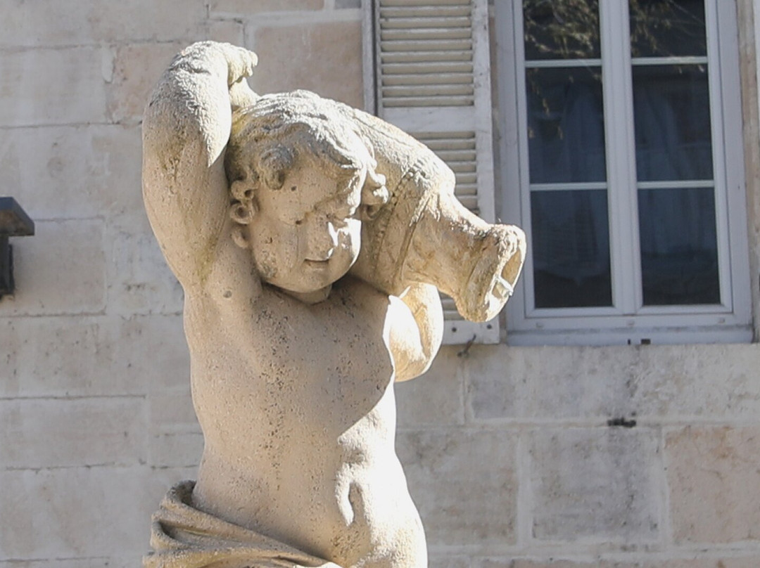 Fontaine à l'Enfant-多勒必去景点