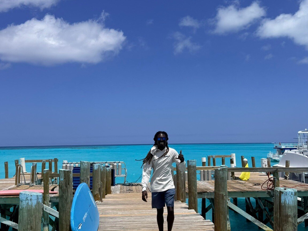 Only Blue Diving Dreams-Cockburn Town必去景点