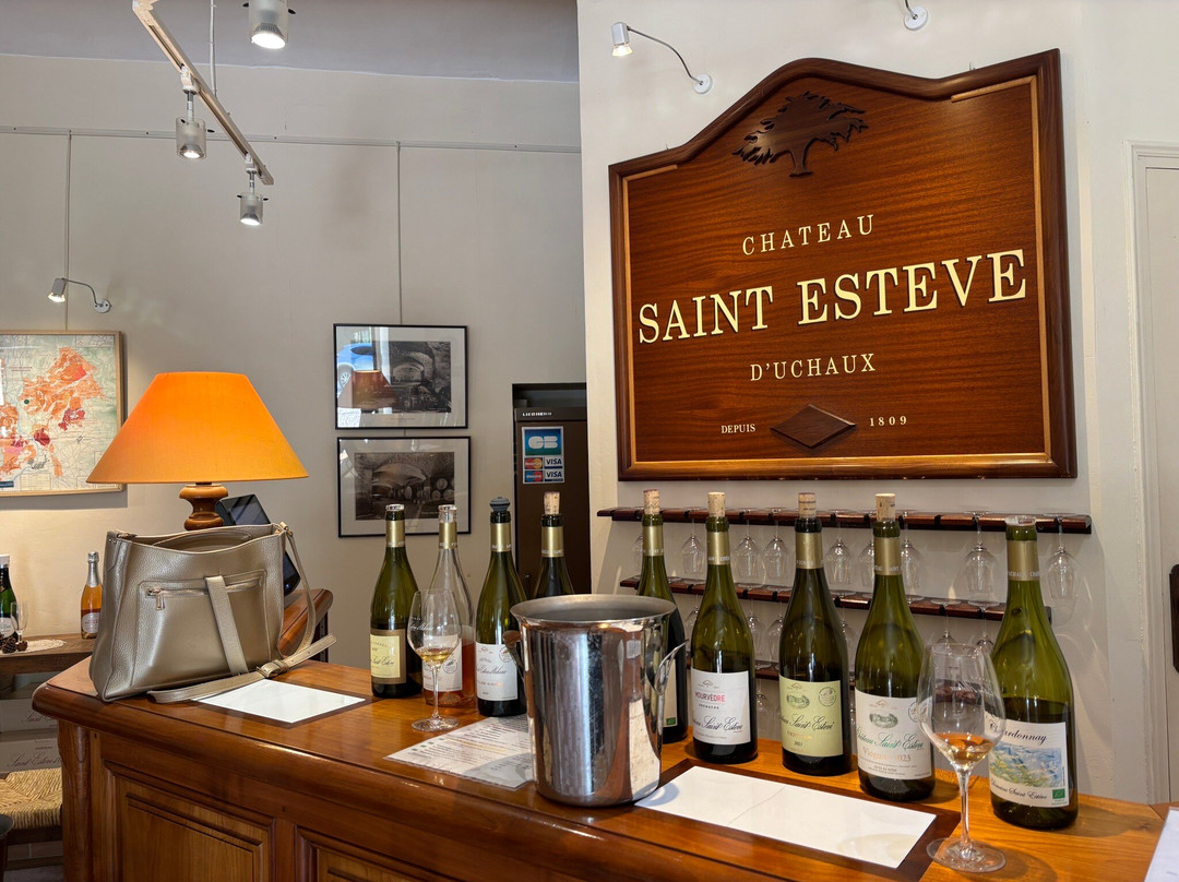 Chateau Saint Esteve-Uchaux必去景点