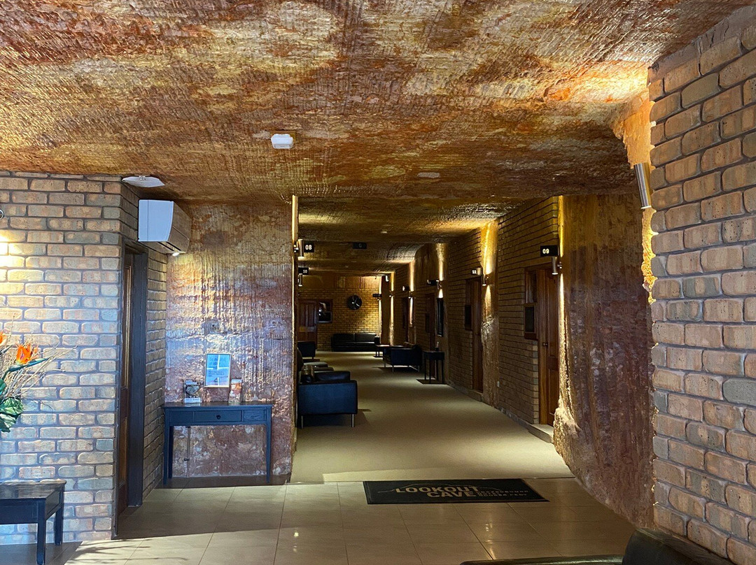 Lookout Cave Underground Motel主图