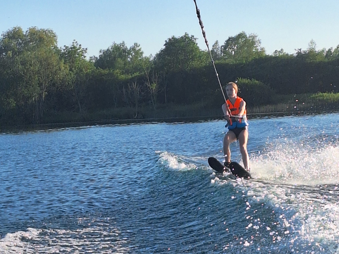 4 Lakes Waterski School-斯温顿必去景点