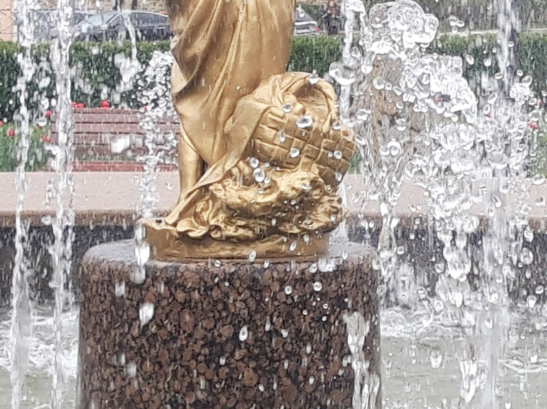 Fountain Devochka-Gribnitsa-Klin必去景点