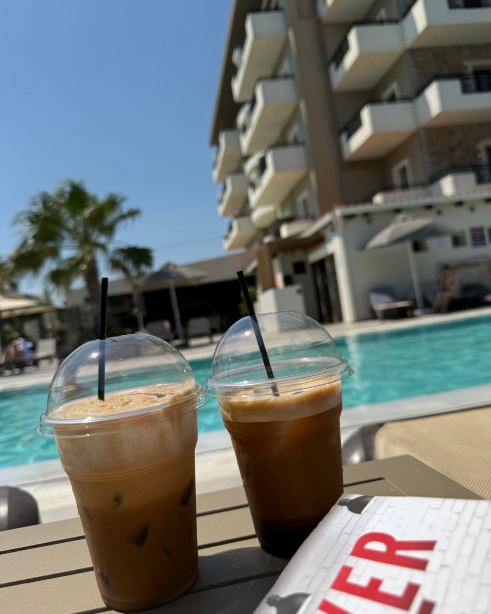 佩托斯套房酒店-旅行者