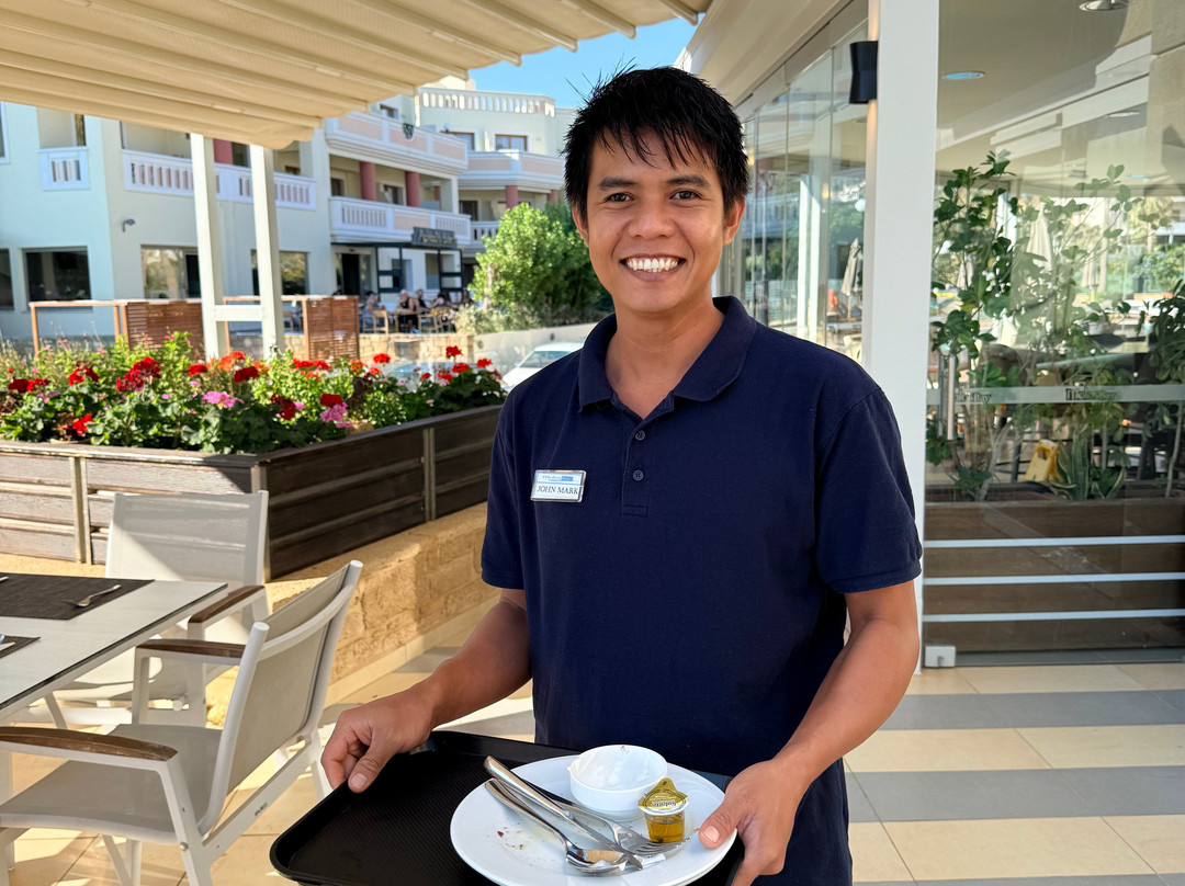 莫洛斯湾酒店主图