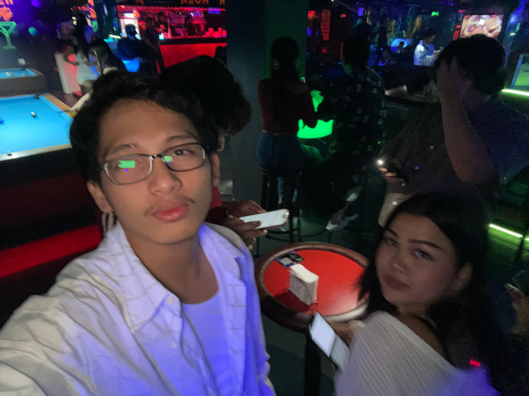 Neon Nights Bar Club-马卡蒂必去景点