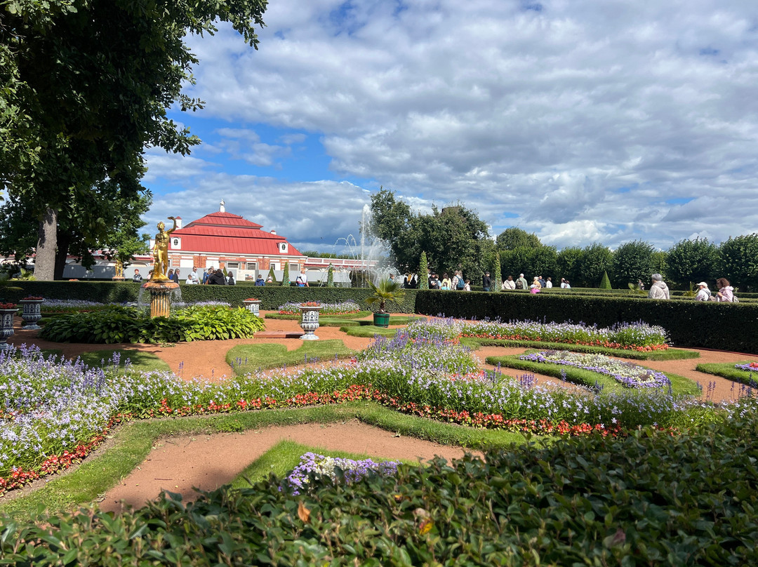 Olga's and Tsaritsyn Islands Pavilions-彼得霍夫必去景点