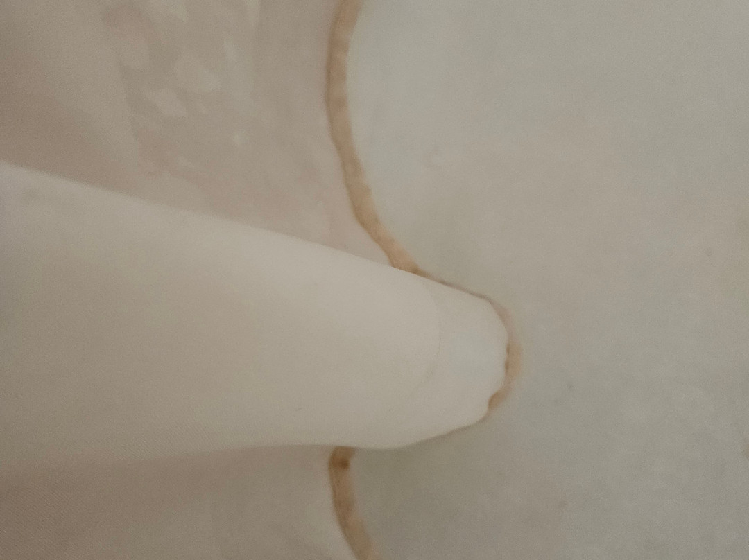 昆斯伯里红屋顶酒店主图