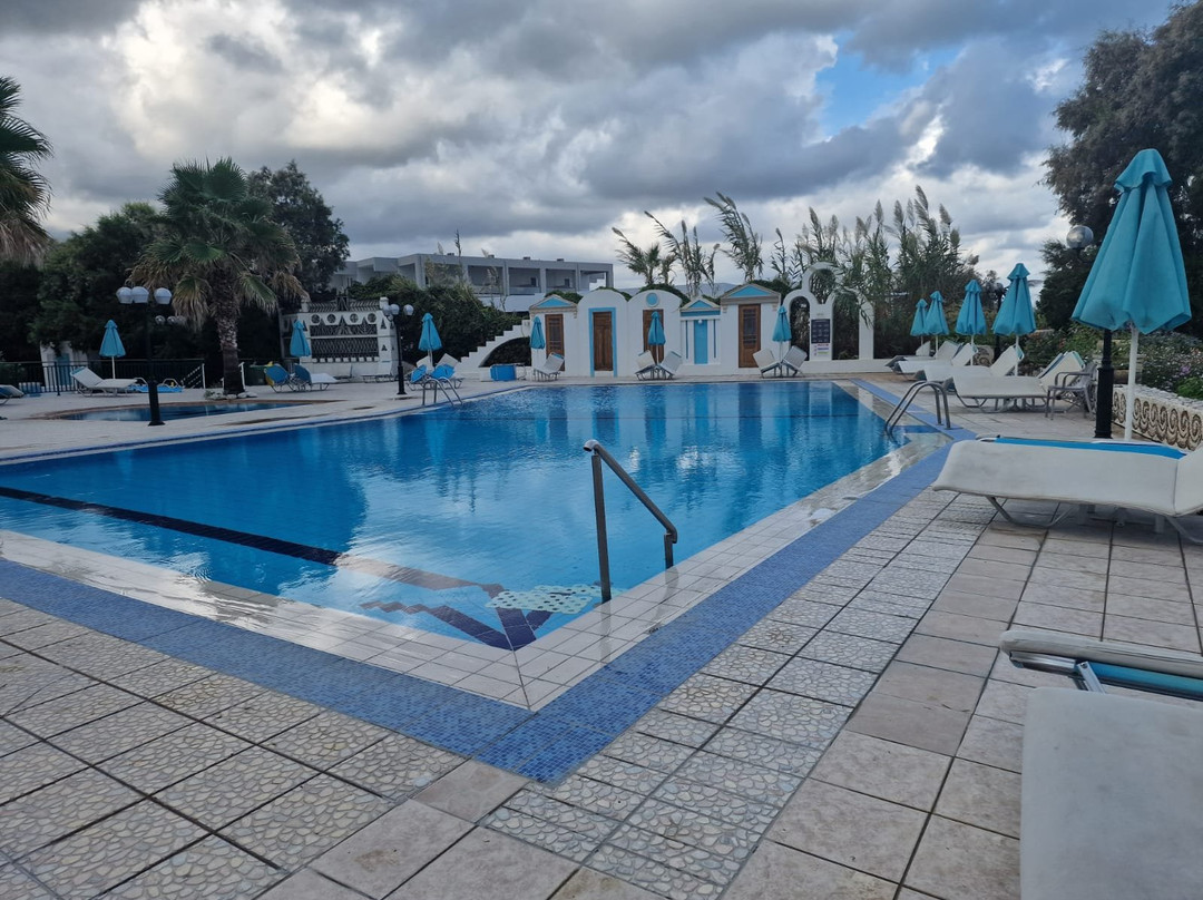 Golden Beach Hotel主图