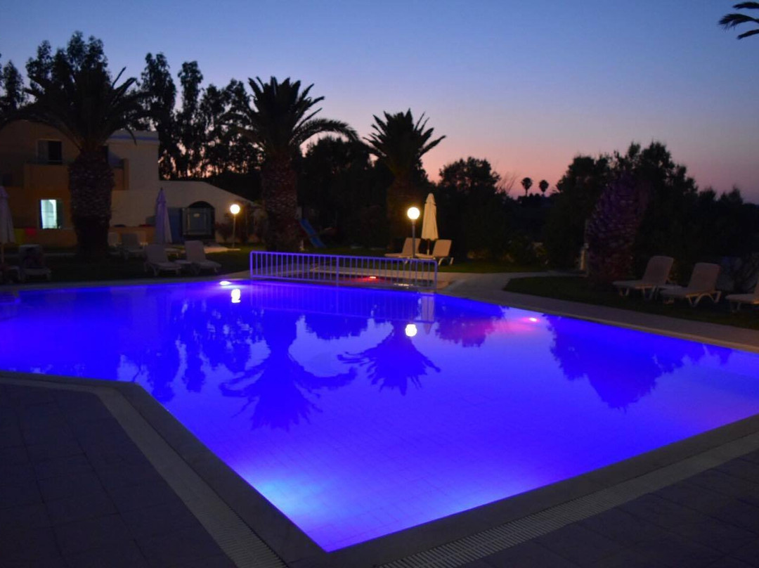 阿斯拉尼斯村酒店