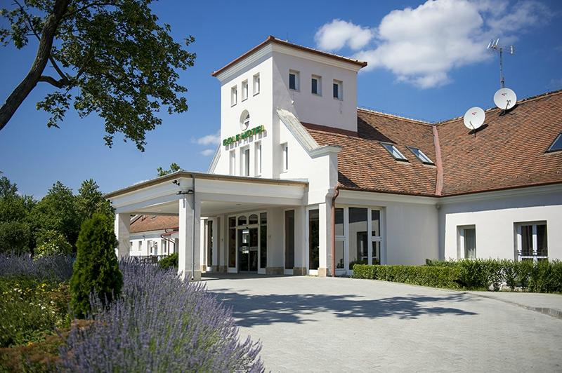 Old Lake Golf Hotel