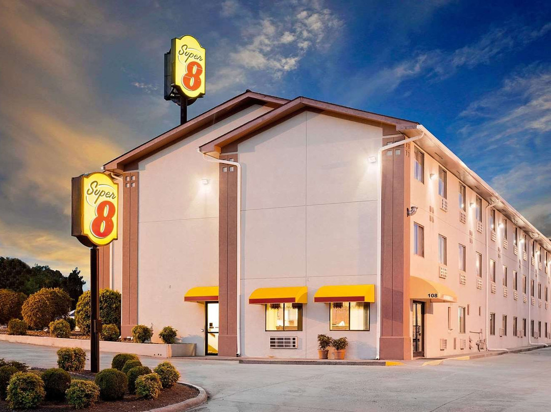 Super 8 by Wyndham Johnson City主图