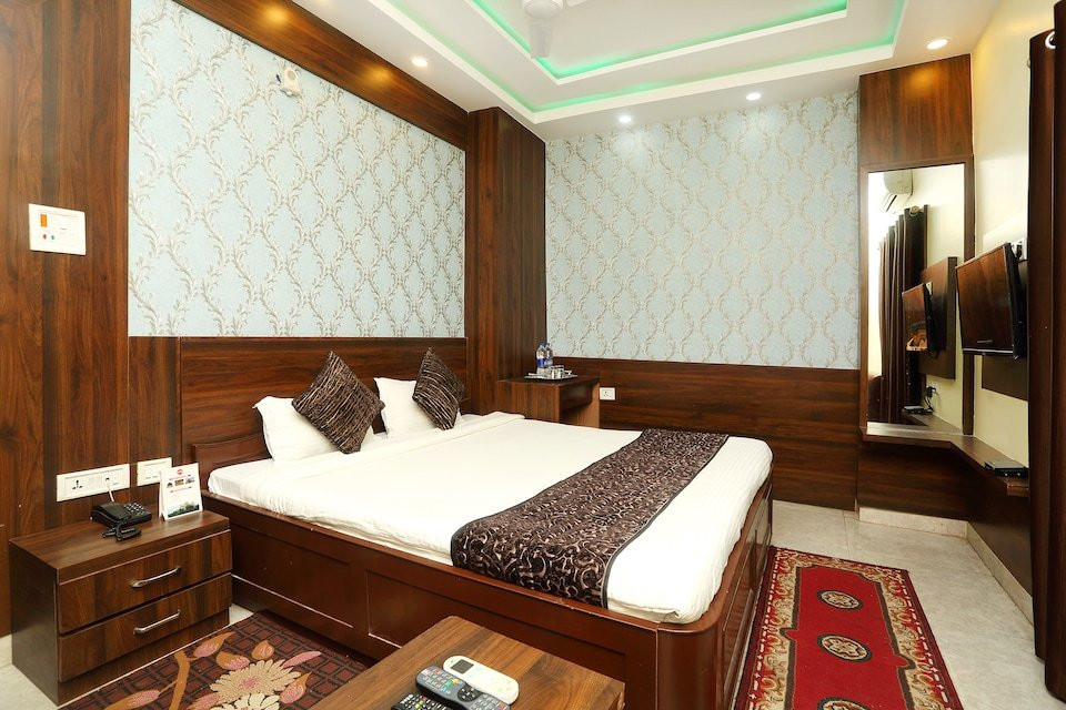 Town Hall Hotel & Party Palace