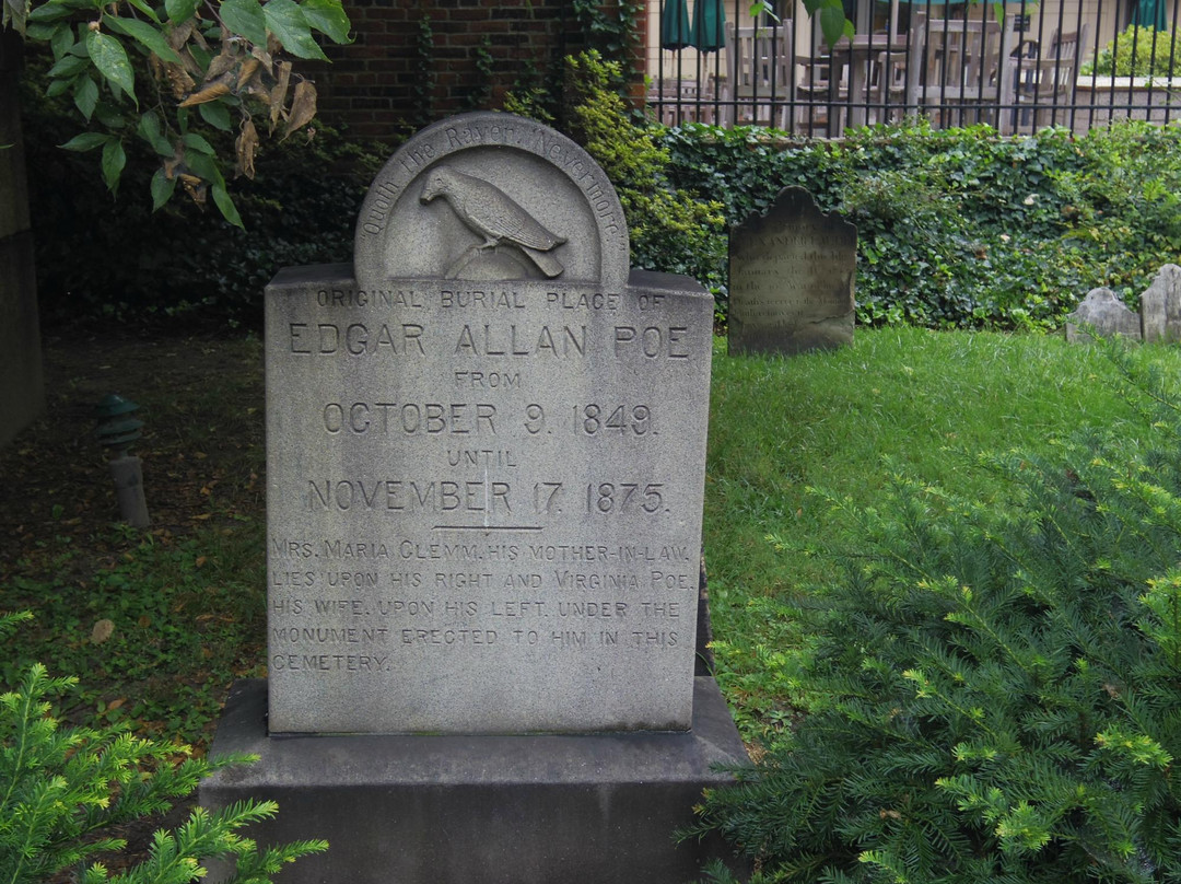 Edgar Allan Poe's Grave Site and Memorial景点图片