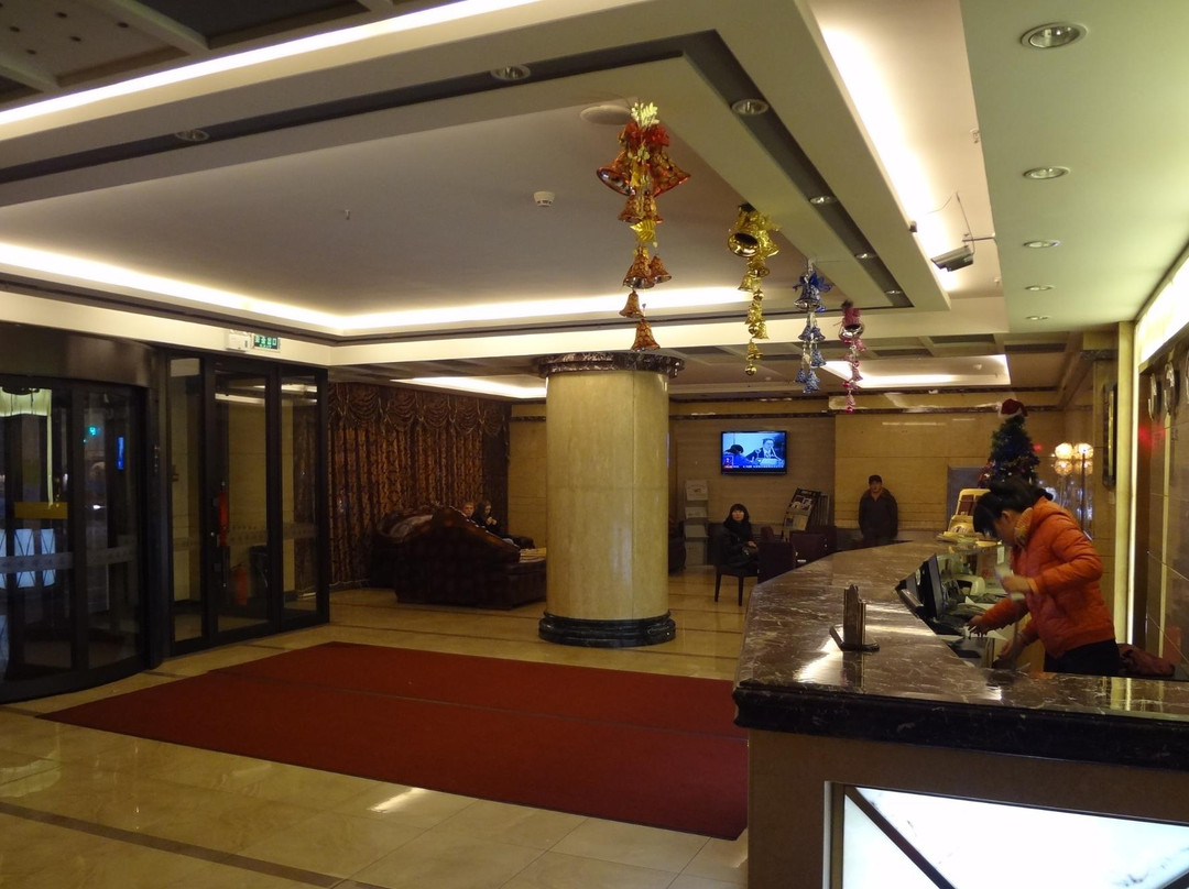 诺曼蒂酒店主图