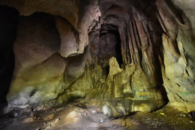 Bat-ongan Cave景点图片