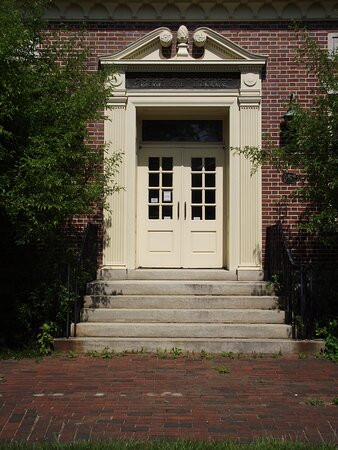 Louis B. Goodall Memorial Library景点图片