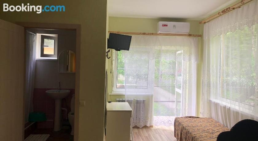 Uyut Guest House
