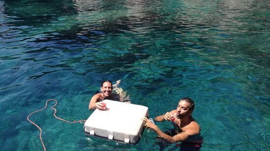 Escursioni in Barca Isola Bella Grotta Azzurra Daniele e Salvo-Giardini Naxos必去景点