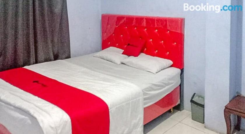 RedDoorz near Stadion Wilis Madiun