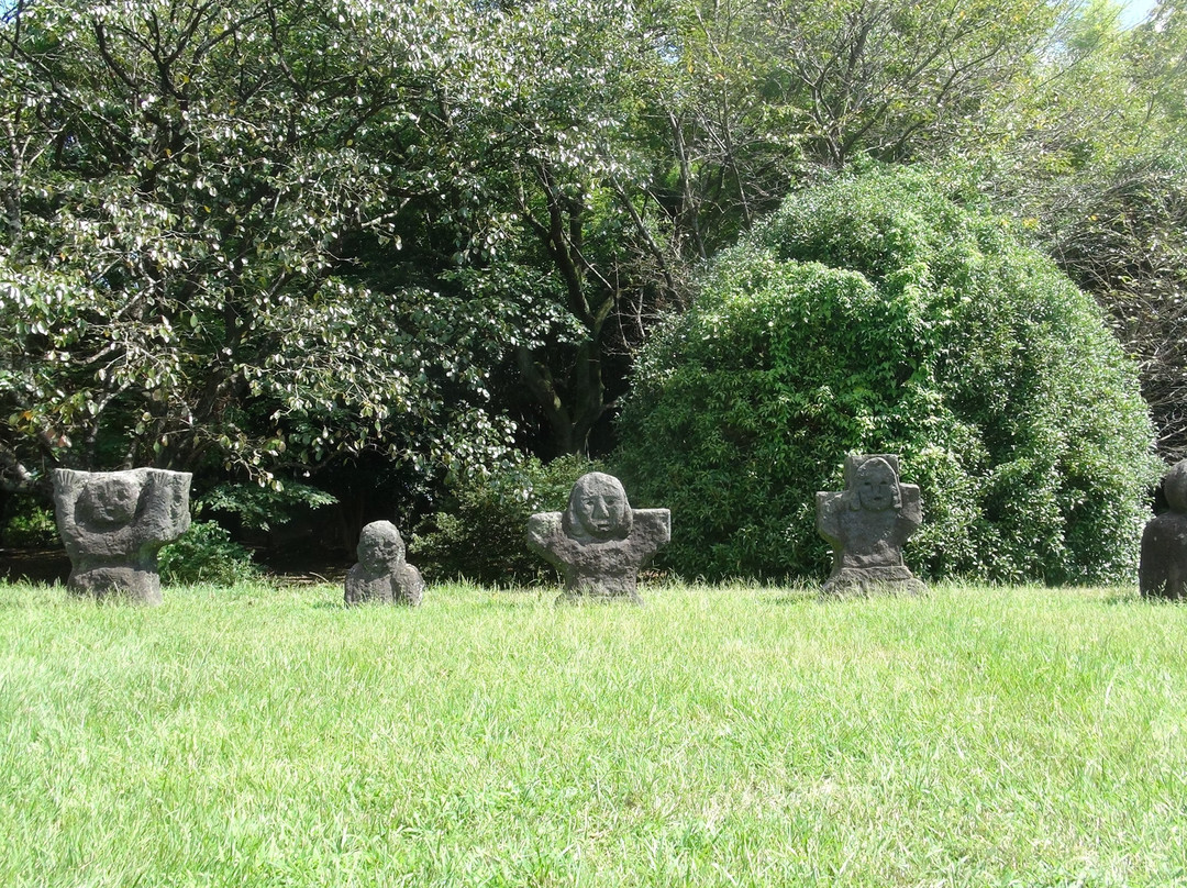 Iwatoyama Tumulus景点图片