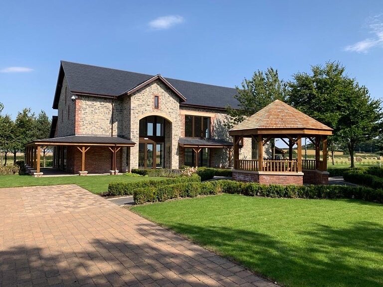 Burntwood Court Hotel-浴室
