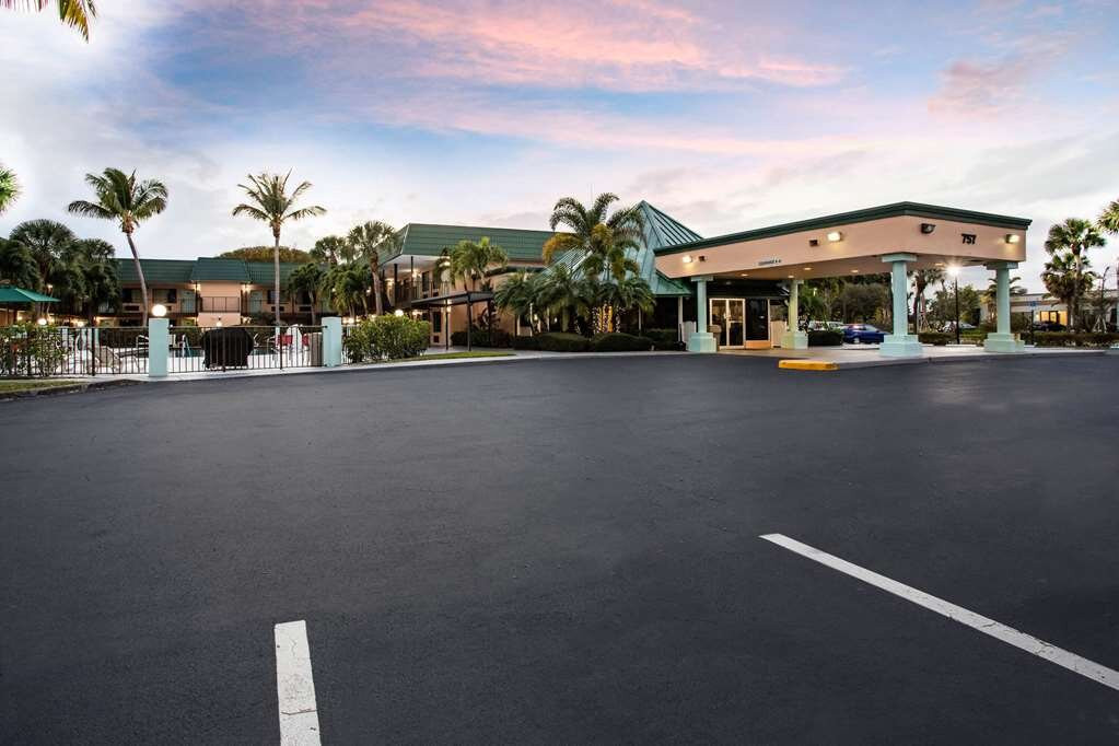 Super 8 by Wyndham North Palm Beach主图