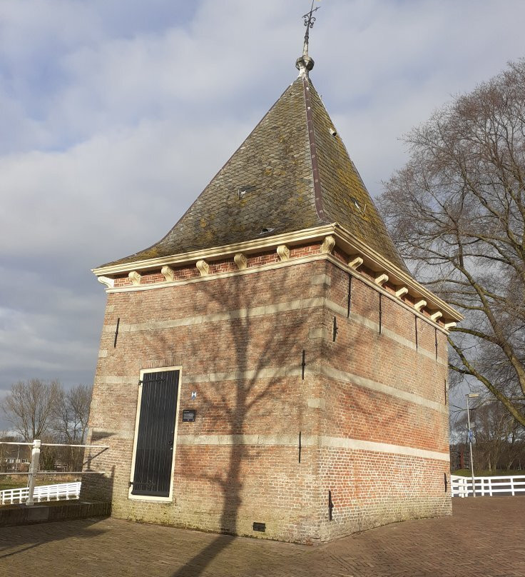 Waterpoort Oude Gouwsboom (1593)-恩克赫伊曾必去景点