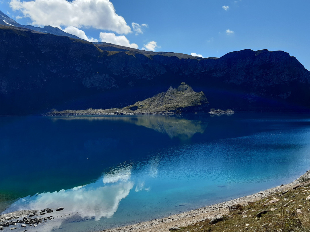 Lago Kastel O Castel景点图片