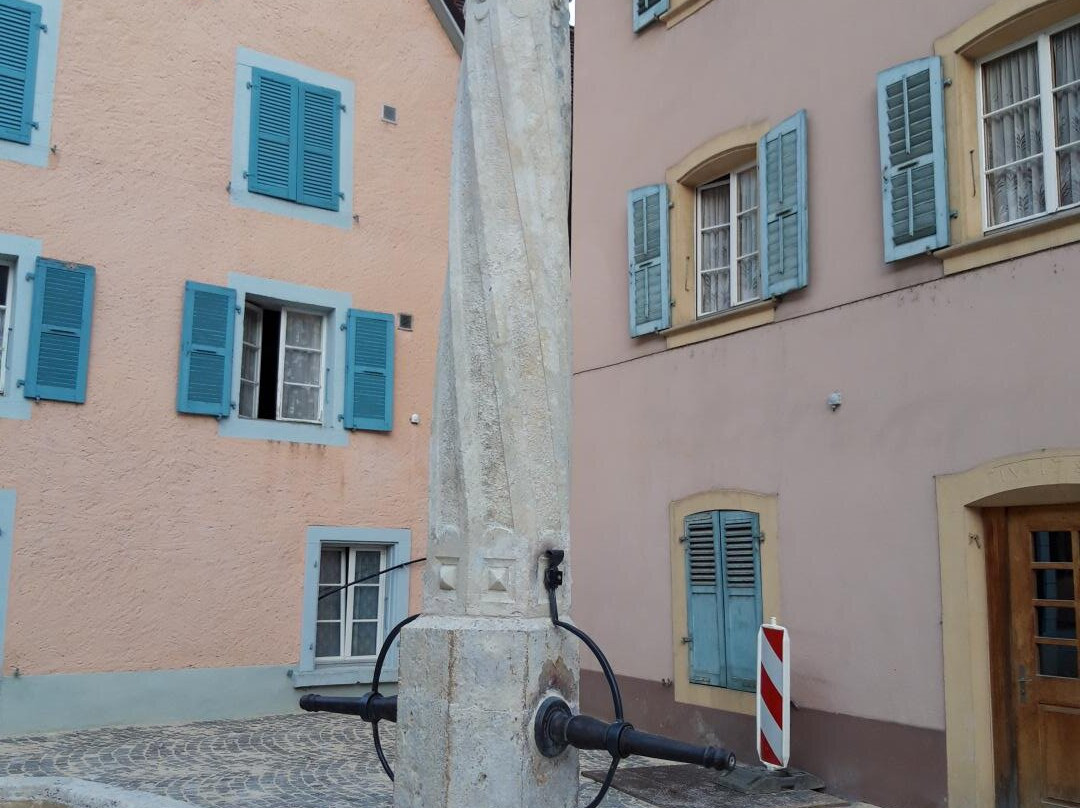 Fontaine de la laiterie-Saint-Ursanne必去景点