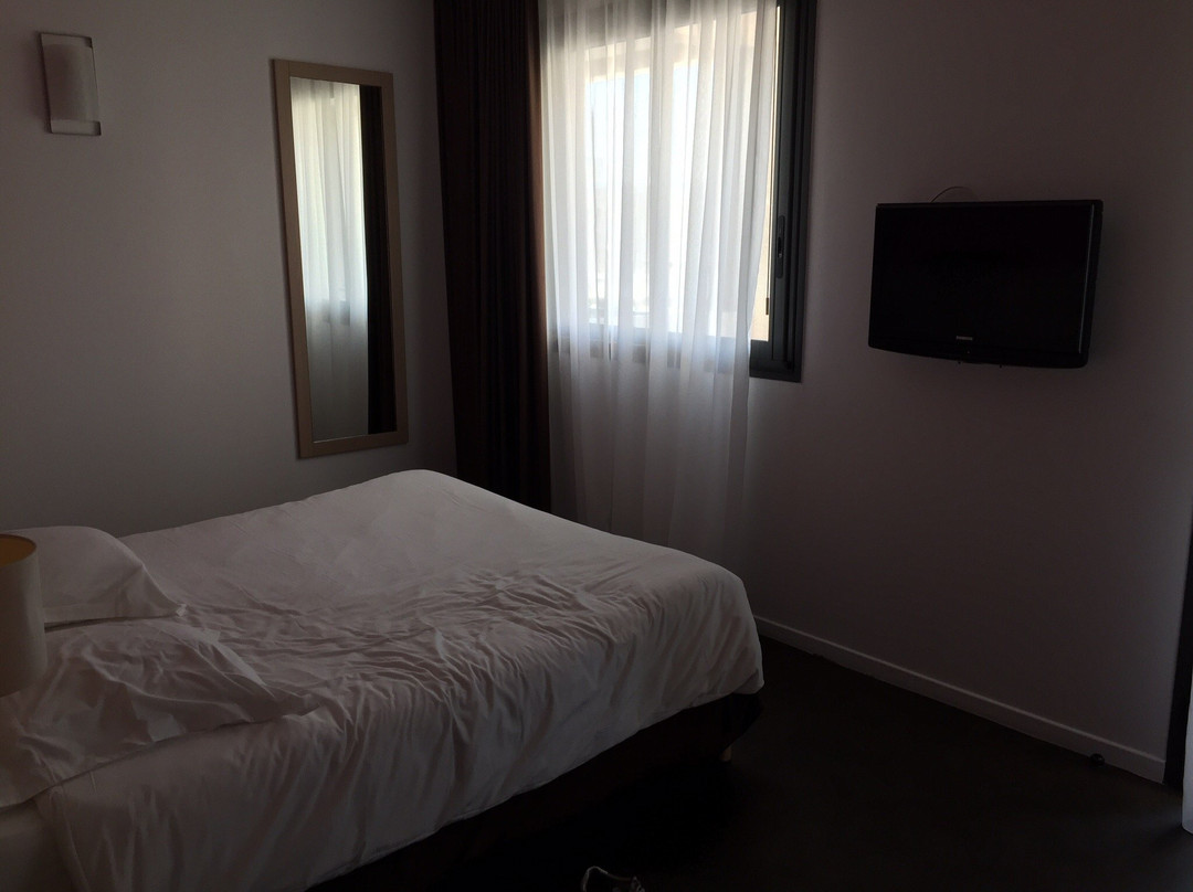 艾萨帝都酒店主图