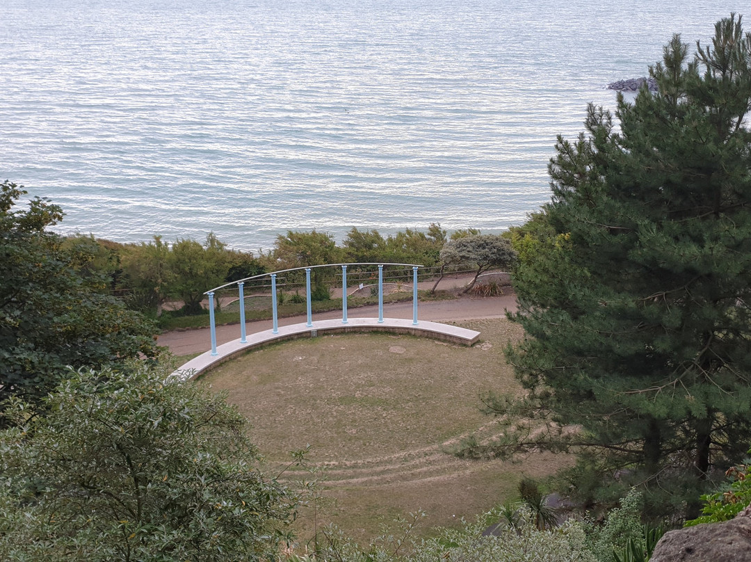 Zig Zag Path-福克斯通必去景点