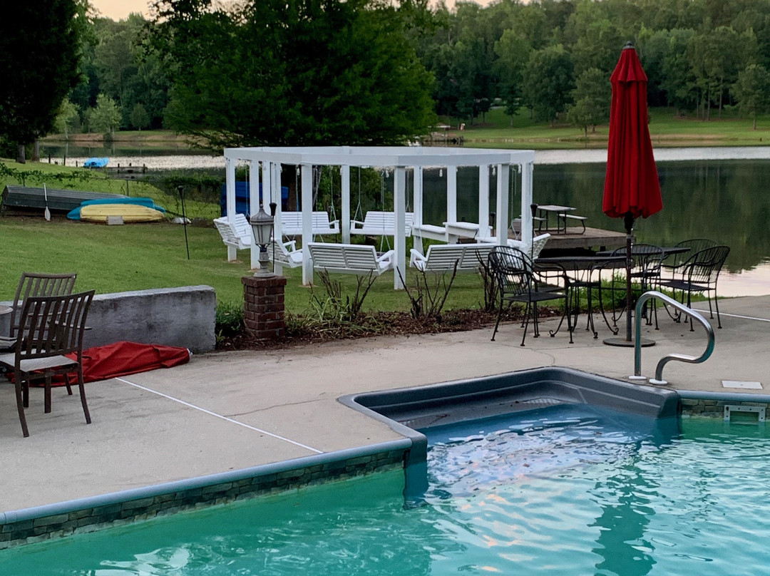 Bama Lakeside Retreat主图