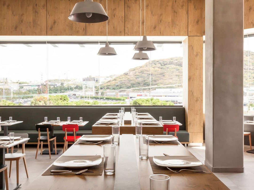 宜必思克雷塔罗酒店主图