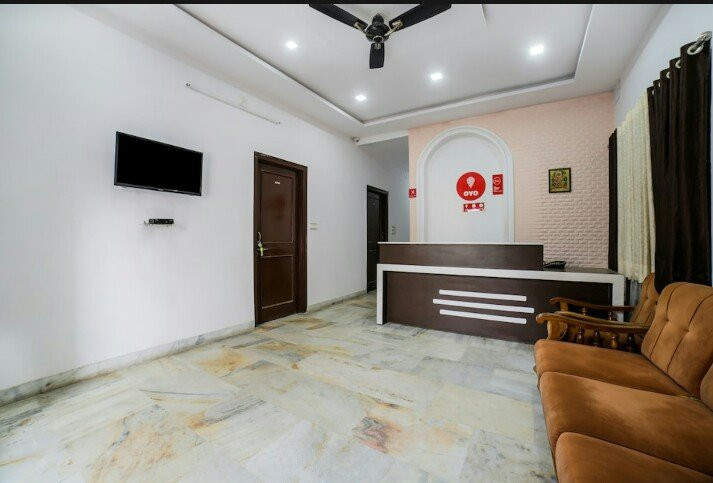 OYO 71695 Hotel Shri Niwas