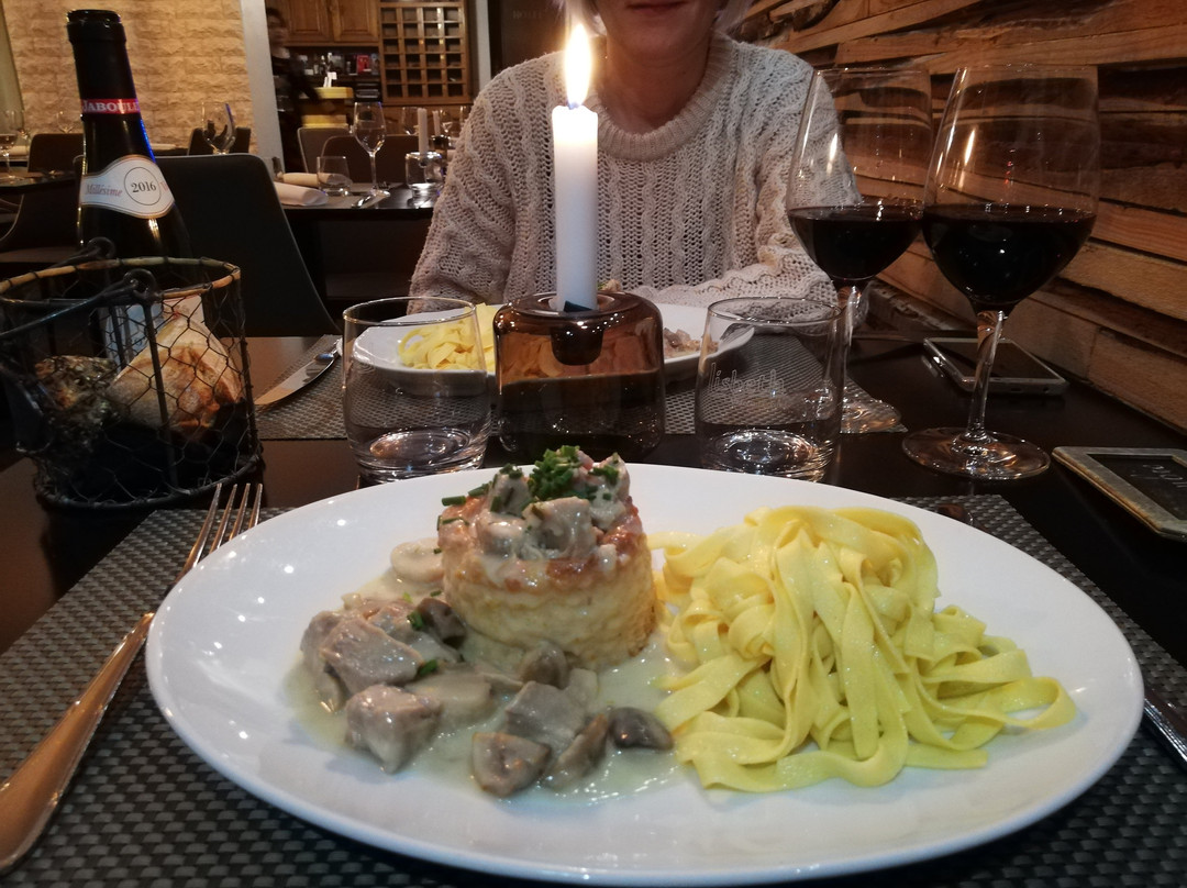 Au cheval blanc主图