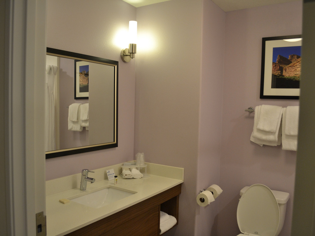 Holiday Inn Express & Suites Price By IHG主图